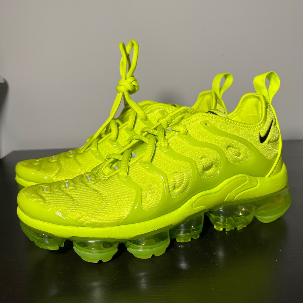 Nike Vapor Max Plus Neon Green - size 6 women’s